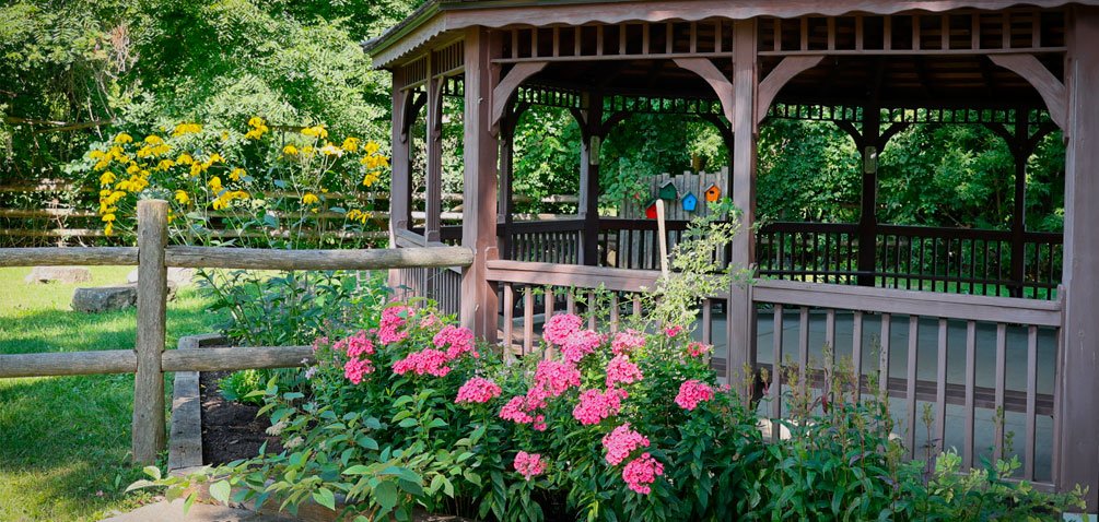 Photo of a serene garden in Halton Hills